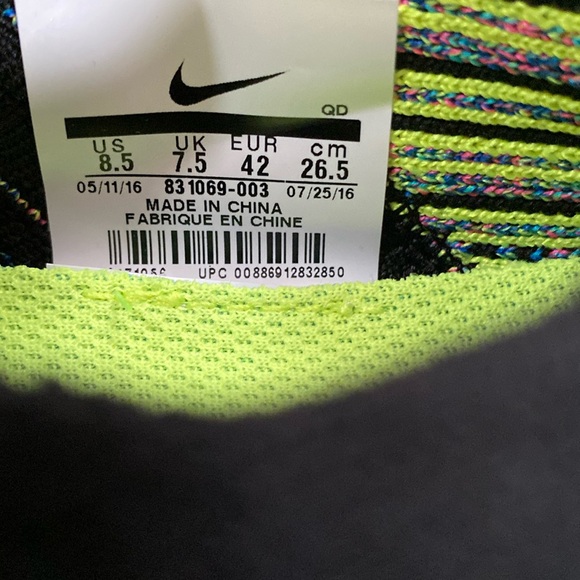 ❤️ Nike Free Fly Knit Sneakers Rainbow Black Size 8 1/2 NWOT - Picture 6 of 9